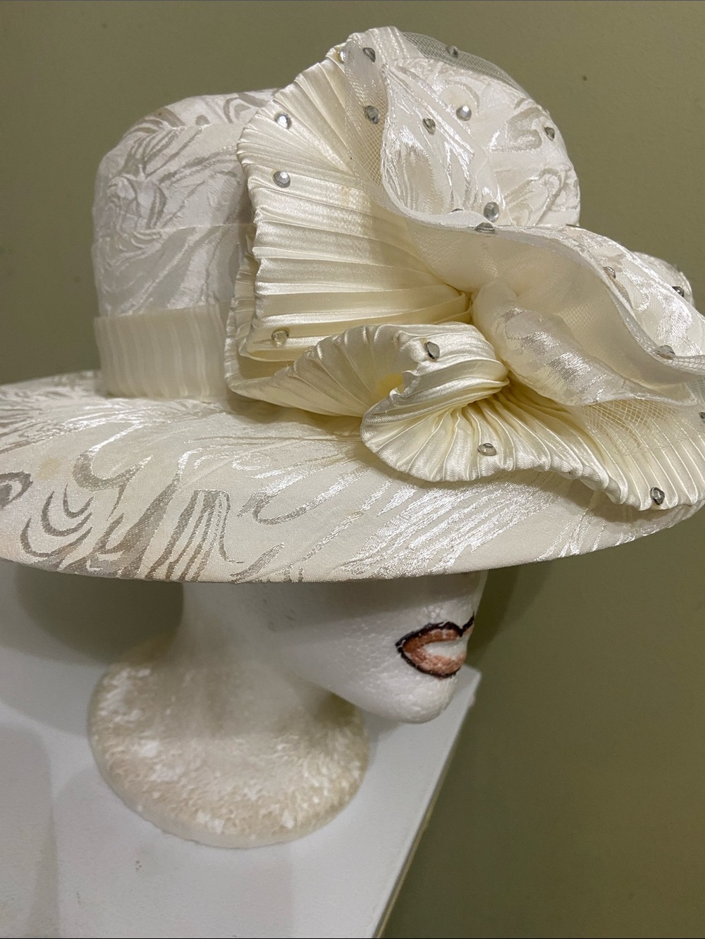 Beautiful Dress Hat / Church Hat by Moshita
